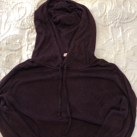 Brandy Melville sweater - Picture 2 of 3